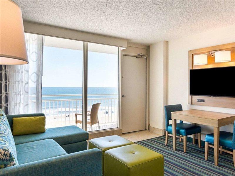 וירג'יניה ביץ' Comfort Suites Beachfront מראה חיצוני תמונה
