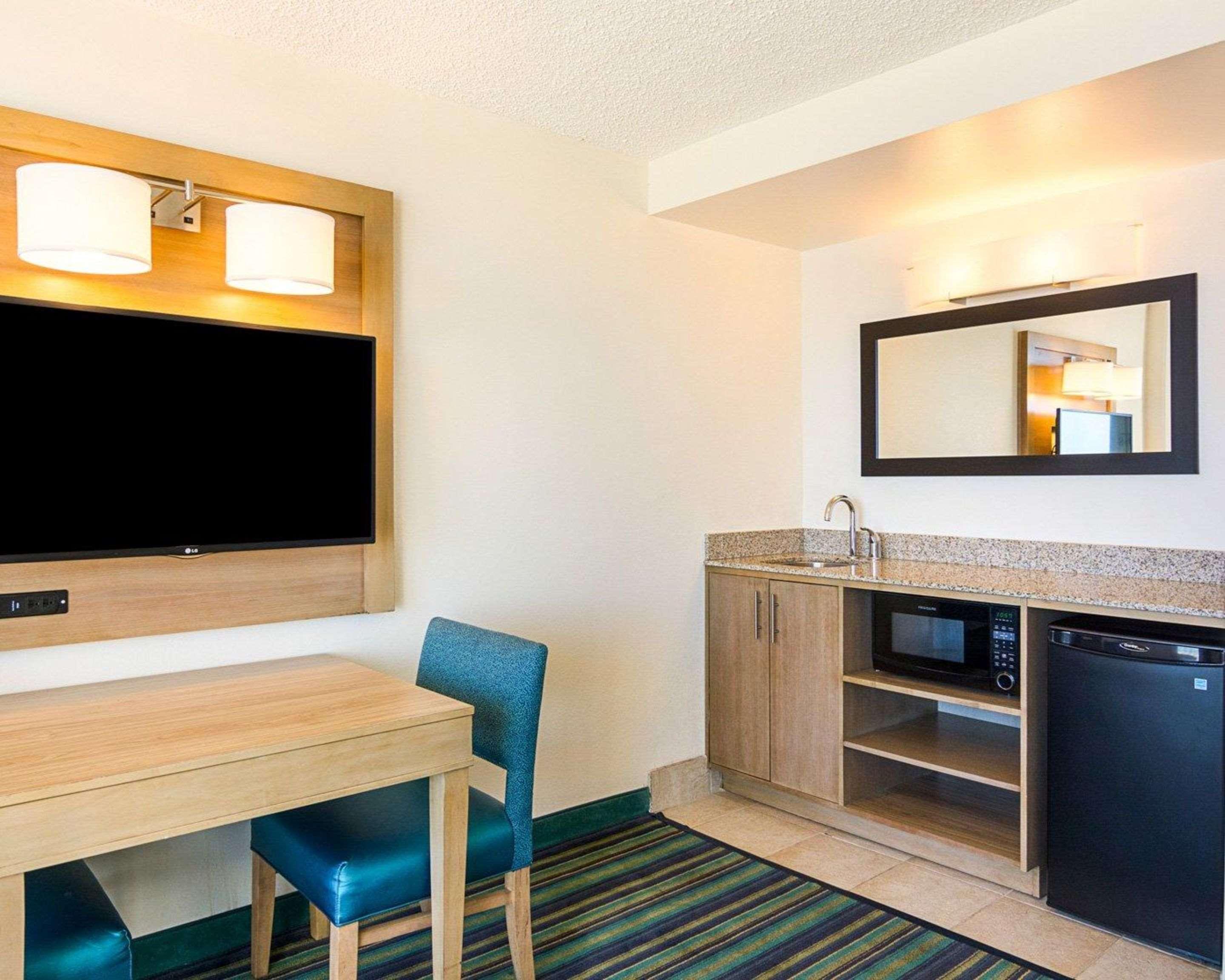 וירג'יניה ביץ' Comfort Suites Beachfront מראה חיצוני תמונה