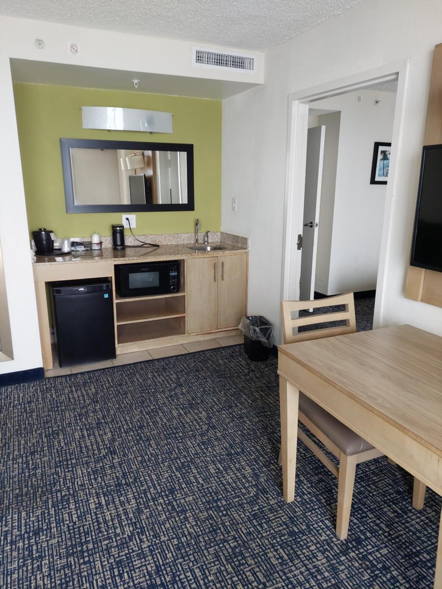 וירג'יניה ביץ' Comfort Suites Beachfront מראה חיצוני תמונה