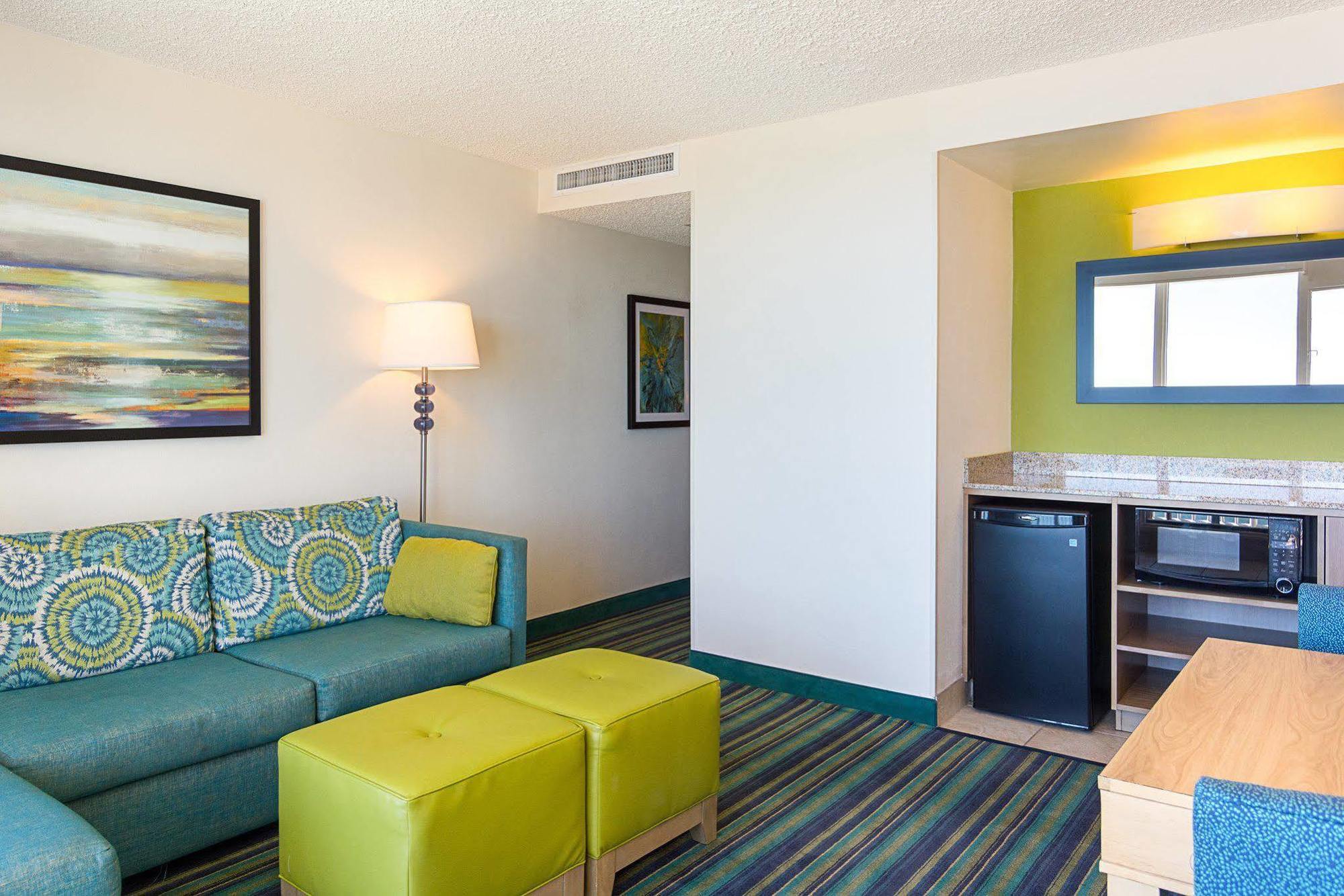 וירג'יניה ביץ' Comfort Suites Beachfront מראה חיצוני תמונה